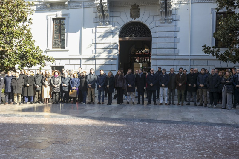 Minuto de silencio en el Ayuntamiento de Granada (GPMEDIA) Minuto de silencio en el Ayuntamiento de Granada (GPMEDIA)