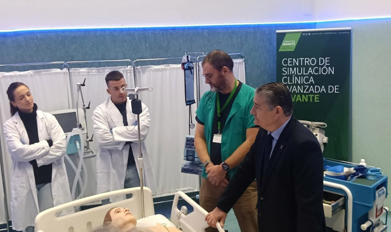 El consejero de Sanidad, Presidencia y Emergencias, Antonio Sanz, visita el Centro de Simulación Clínica Avanzada de IAVANTE (JUNTA DE ANDALUCÍA) El consejero de Sanidad, Presidencia y Emergencias, Antonio Sanz, visita el Centro de Simulación Clínica Avanzada de IAVANTE (JUNTA DE ANDALUCÍA)