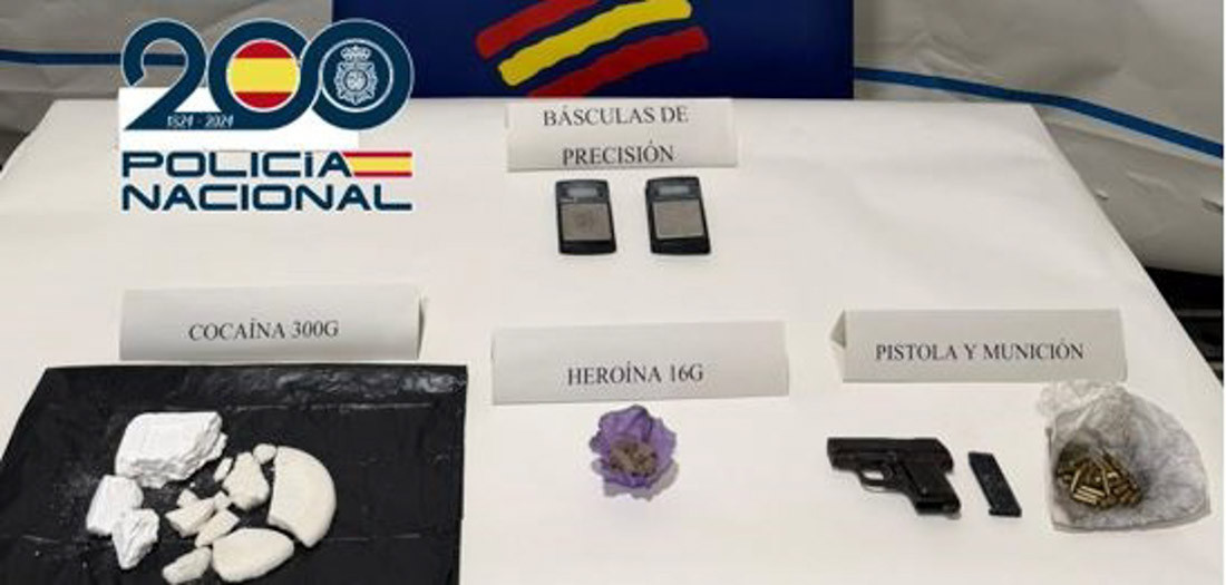 Cocaína y arma intervenida a un joven en Baza (POLICÍA NACIONAL)
