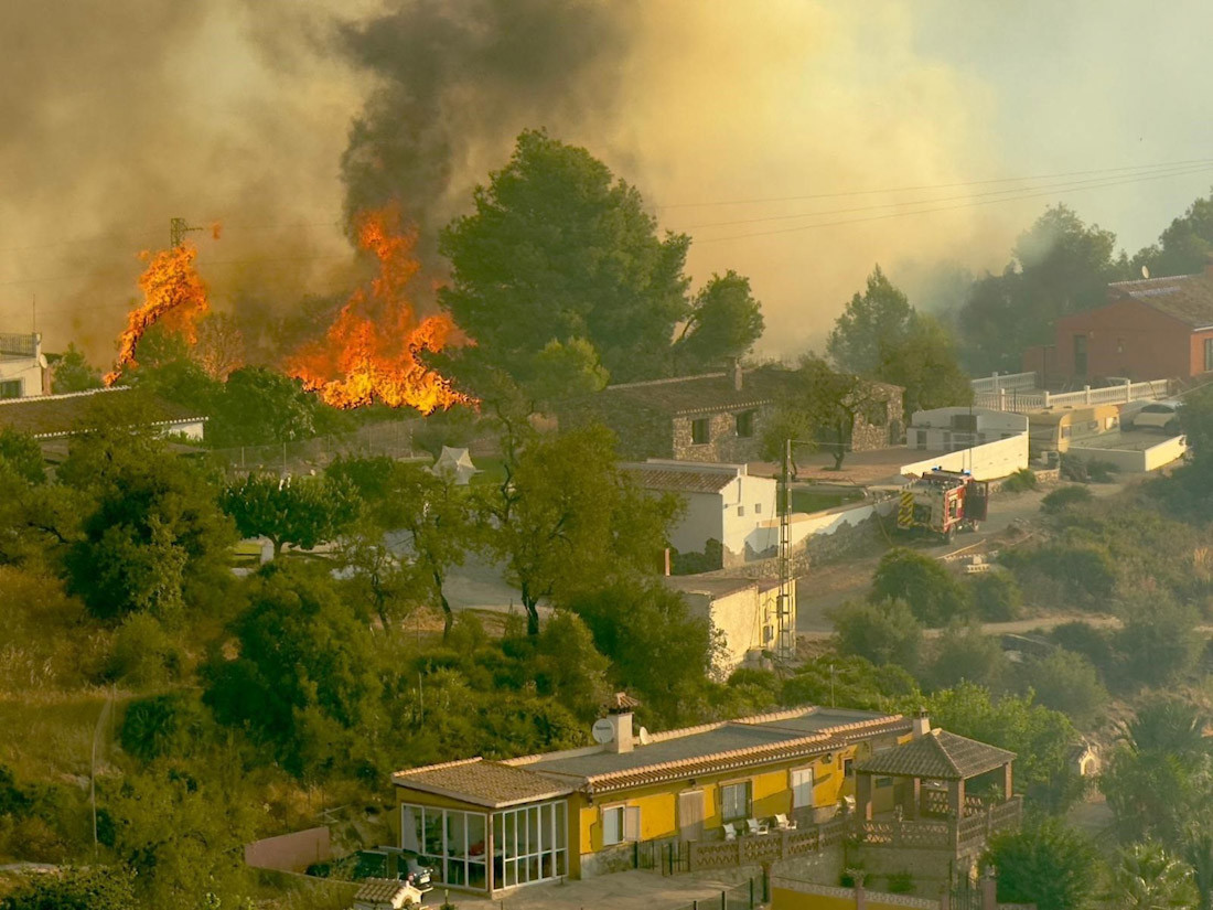 Imagen de archivo del incendio que afectó a Almuñécar (Granada) a mediados de agosto de 2024