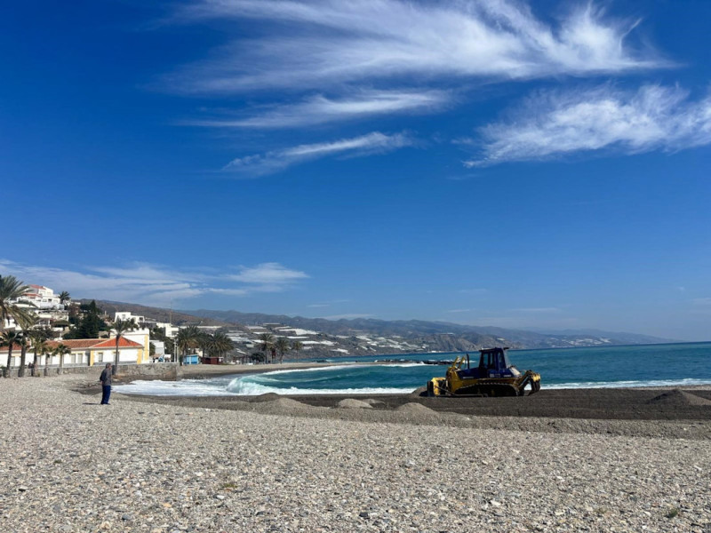 Playa en Castell de Ferro (AYUNTAMIENTO) Playa en Castell de Ferro (AYUNTAMIENTO)