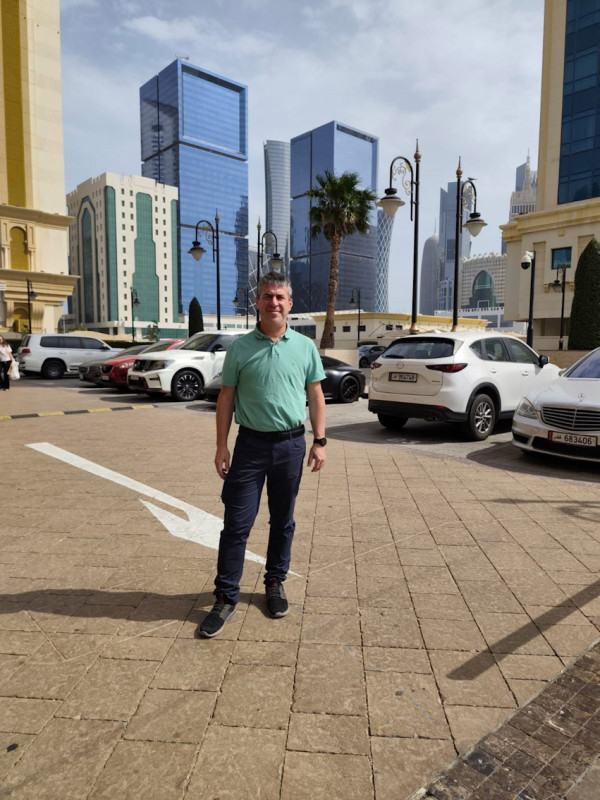 El director de Movilidad Internacional de la UGR, Simón Suárez Cuadros, atrapado en Doha (UGR)