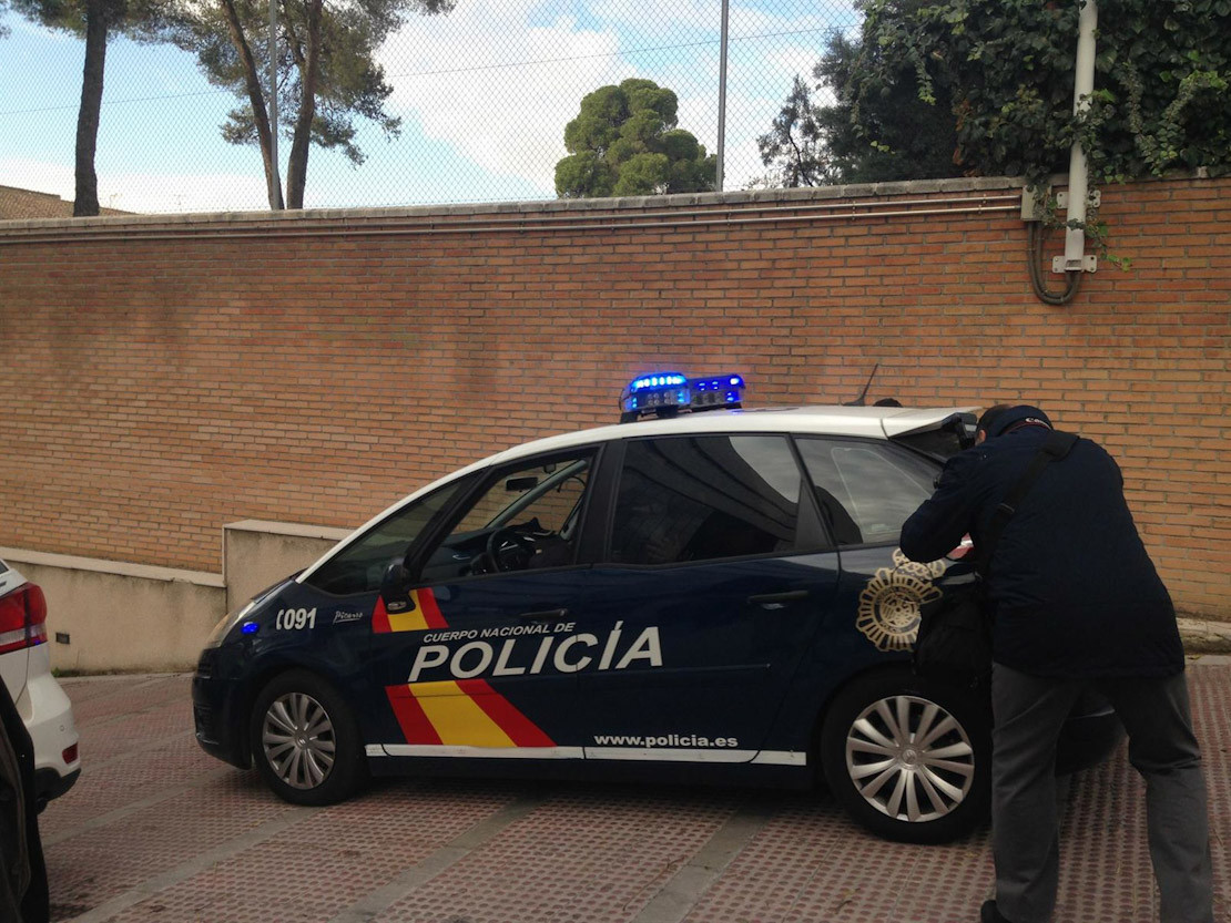 Coche de Policía Nacional a las puertas de Caleta, en imagen de archivo (EUROPA PRESS)