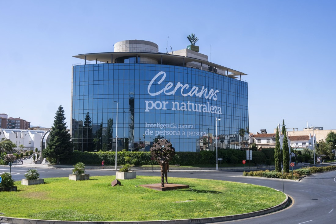 Fachada de Servicios Centrales de Caja Rural Granada (CAJA RURAL)