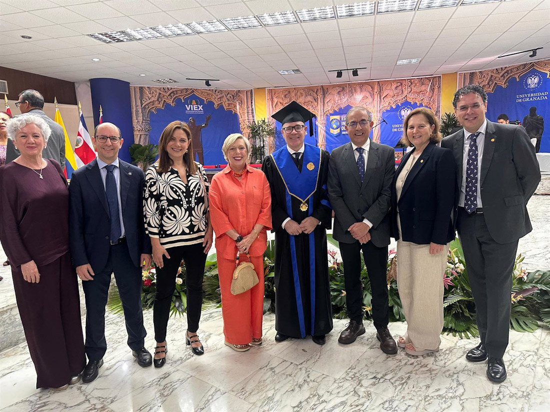 El rector de la UGR, Pedro Mercado, junto a, entre otros, la rectora de la Universidad de Sevilla, Carmen Vargas (UGR)