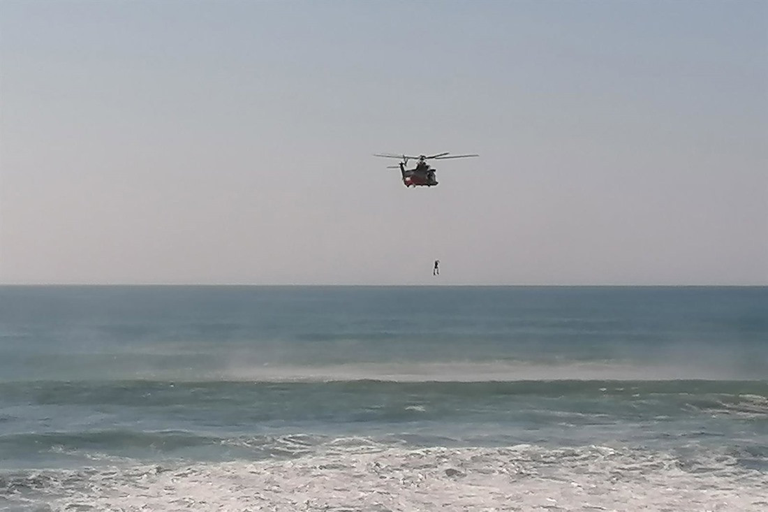 Imagen de archivo de un rescate realizado por el helicóptero 'Helimer' de Salvamento Marítimo (M. DYLAN - EUROPA PRESS)