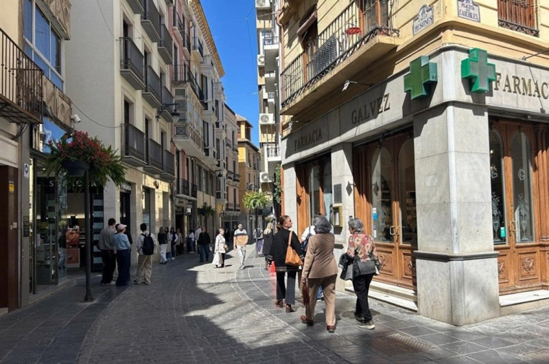 El espacio libre de ruidos durante los pasos de Semana Ssanta en Granada se ubica en la calle Mesones, con una extensión aproximada de 115 metros (FEDERACIÓN DE HERMANDADES Y COFRADÍAS) El espacio libre de ruidos durante los pasos de Semana Ssanta en Granada se ubica en la calle Mesones, con una extensión aproximada de 115 metros (FEDERACIÓN DE HERMANDADES Y COFRADÍAS)