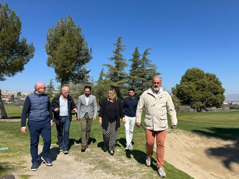 La reunión entre el delegado de Turismo y la alcaldesa de Las GaBias se ha centrado en el campo de golf del municipio (JUNTA) La reunión entre el delegado de Turismo y la alcaldesa de Las GaBias se ha centrado en el campo de golf del municipio (JUNTA)