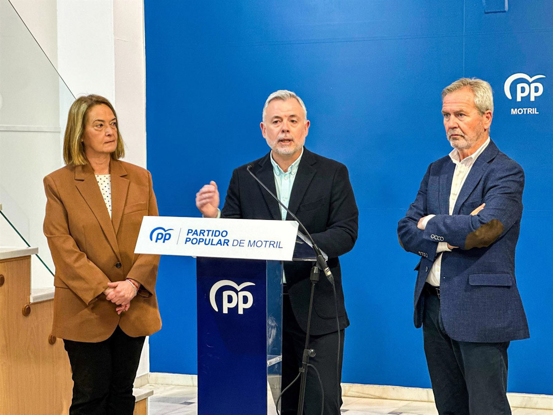 El vicesecretario general del PP de Motril y miembro de la Junta Directiva Autonómica, Nicolás Navarro ha comparecido ante los medios (PP)