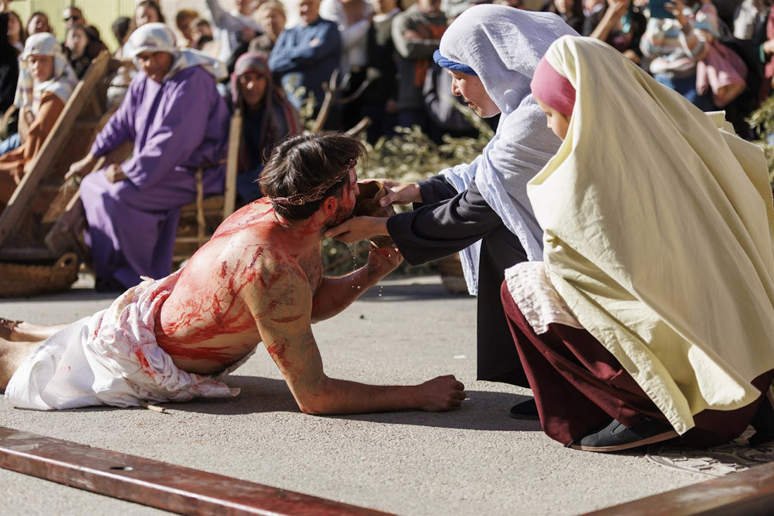 Representación de la Pasión, Muerte y Resurrección de Jesús en la localidad del altiplano granadino, Cuevas del Campo. A 3 de abril de 2026 en Cuevas del Campo (ÁLEX CÁMARA - EUROPA PRESS)
