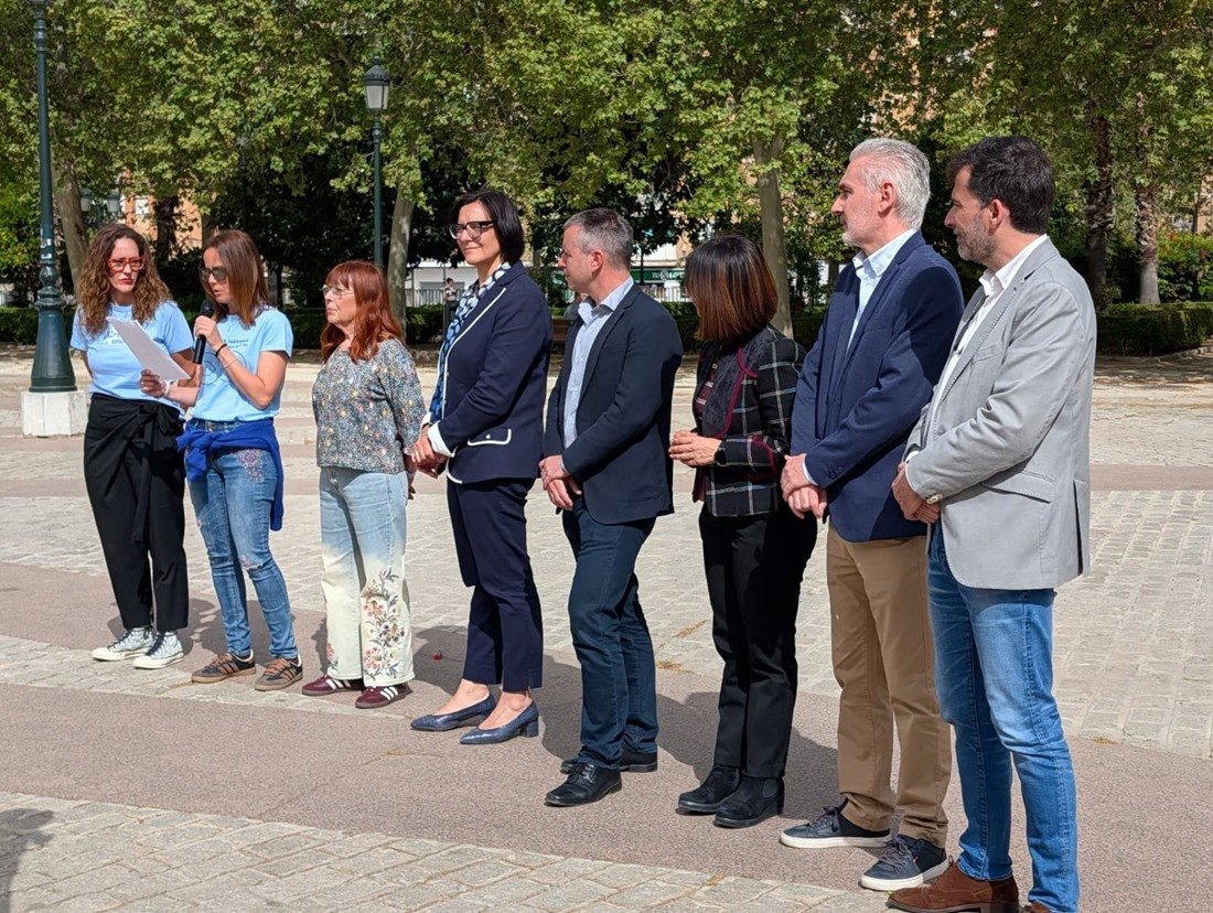 La comunidad educativa de 21 centros participa en la IV Concentración por el Autismo en Granada (JUNTA)