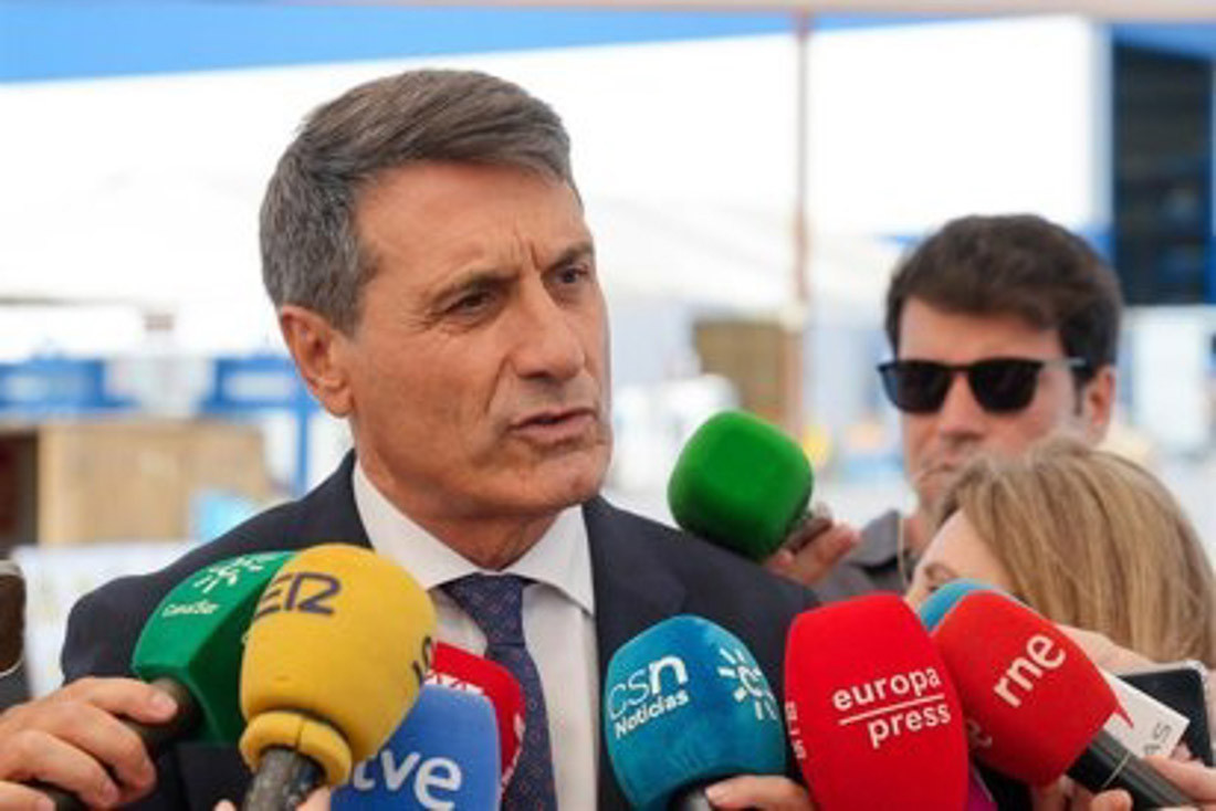 El delegado del Gobierno en Andalucía, Pedro Fernández, en una atención a medios. (FRANCISCO J. OLMO - EUROPA PRESS)