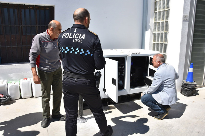 El Ayuntamiento de Baza dota la Jefatura de Policía Local de un generador eléctrico para prevenir el efecto de posibles apagones (AYUNTAMIENTO DE BAZA) El Ayuntamiento de Baza dota la Jefatura de Policía Local de un generador eléctrico para prevenir el efecto de posibles apagones (AYUNTAMIENTO DE BAZA)