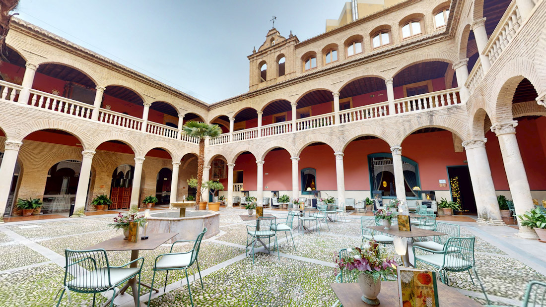 (EL CLAUSTRO)