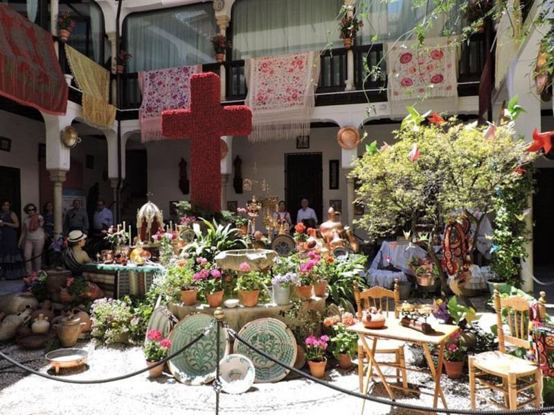 Cruz de mayo en Granada (EUROPA PRESS)