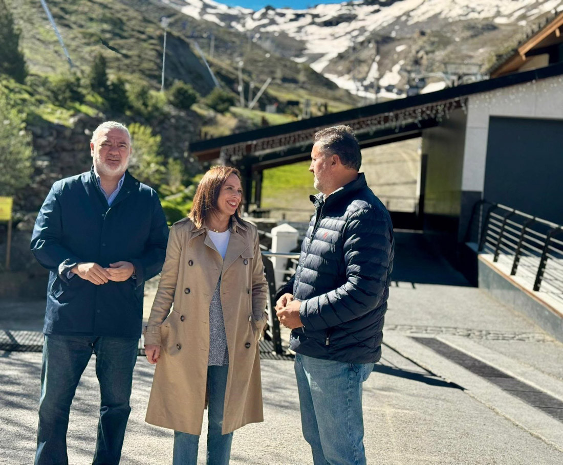 La candidata del PP por Granda, Rocío Díaz, durante su visita a Sierra Nevada (PP GRANADA)
