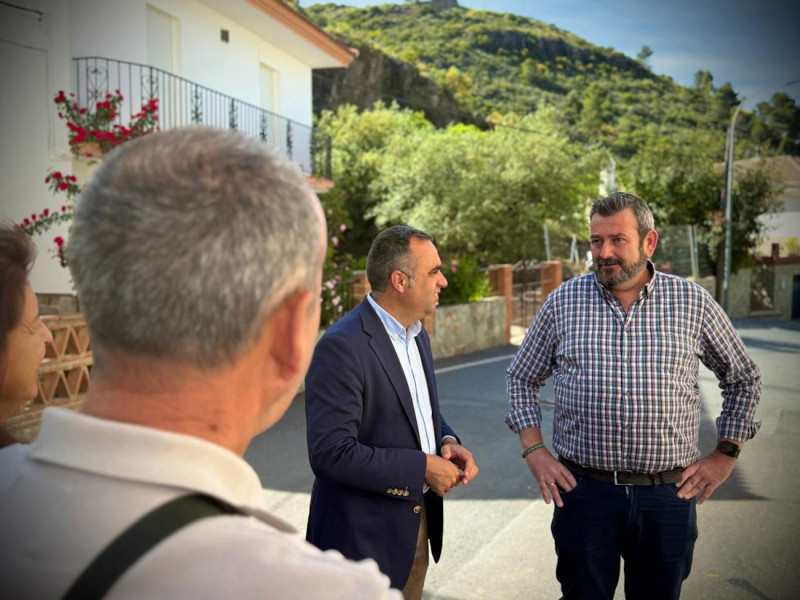 El presidente de la Diputación de Granada, Francis Rodríguez, ha realizado una visita al municipio de Lentegí, donde ha mantenido un encuentro con su alcalde, Juan Manuel Arellano (DIPUTACIÓN) El presidente de la Diputación de Granada, Francis Rodríguez, ha realizado una visita al municipio de Lentegí, donde ha mantenido un encuentro con su alcalde, Juan Manuel Arellano (DIPUTACIÓN)