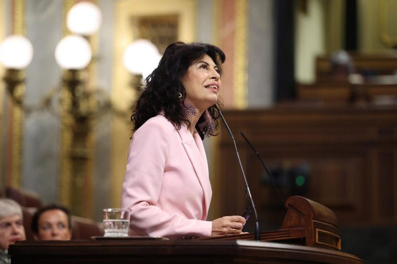 La ministra de Igualdad, Ana Redondo, durante una sesión plenaria en el Congreso. Archivo.