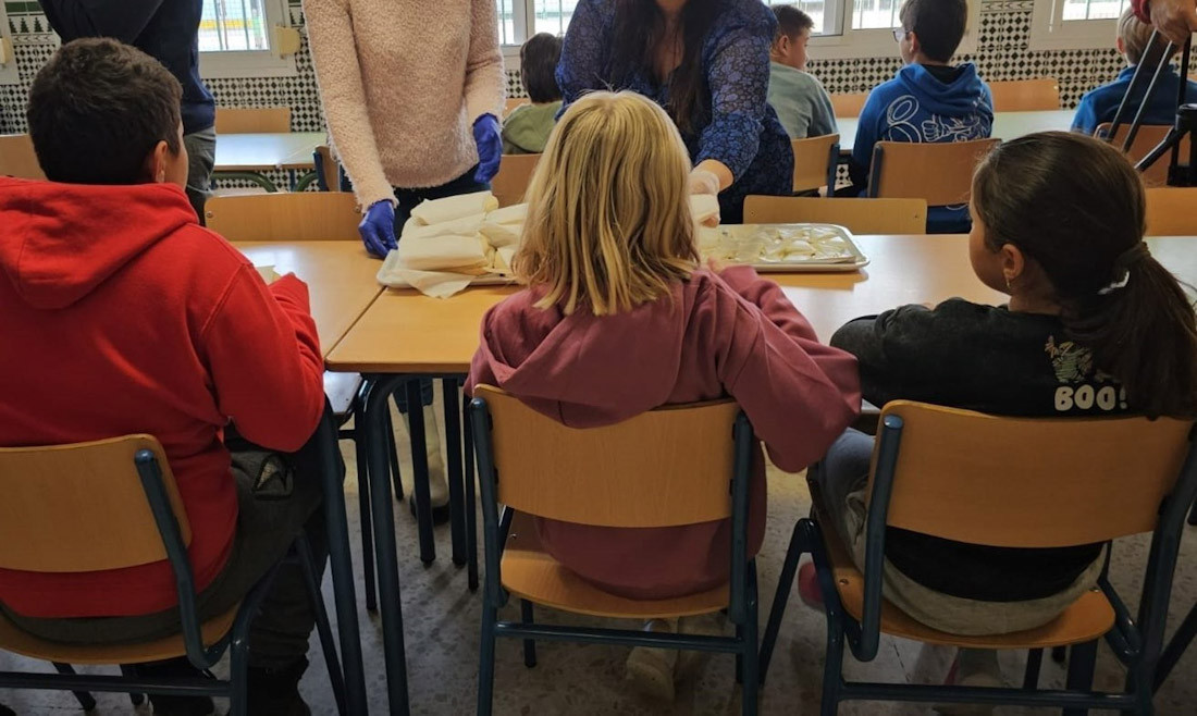 La iniciativa de UPA Granada llevará el aceite de oliva virgen extra de la provincia a los colegios de la provincia (UPA)