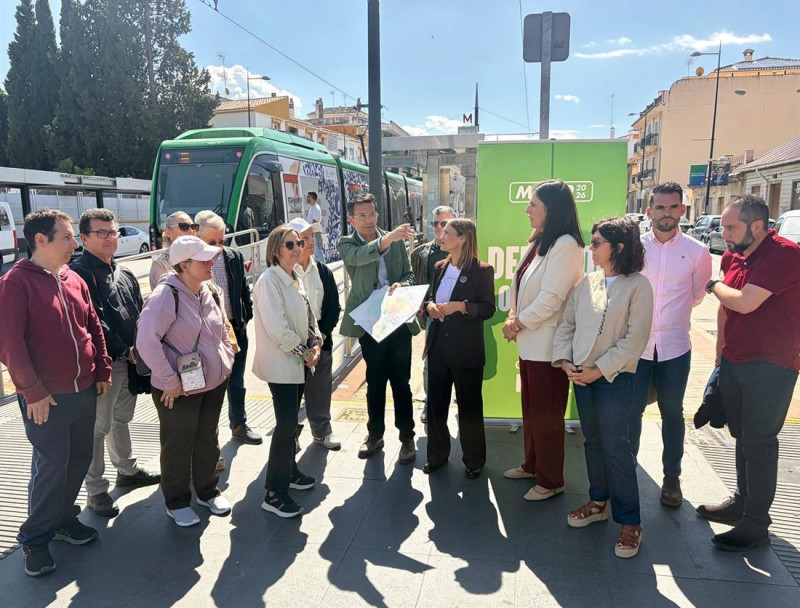 Los candidatos socialistas en la estación terminal del metro en Albolote (PSOE)