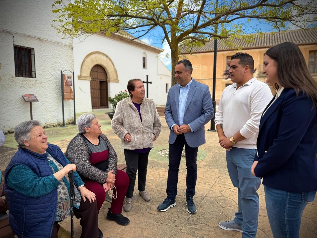 El presidente de la Diputación de Granada, Francis Rodríguez, ha visitado este miércoles el municipio de Gobernador, en la comarca de Los Montes