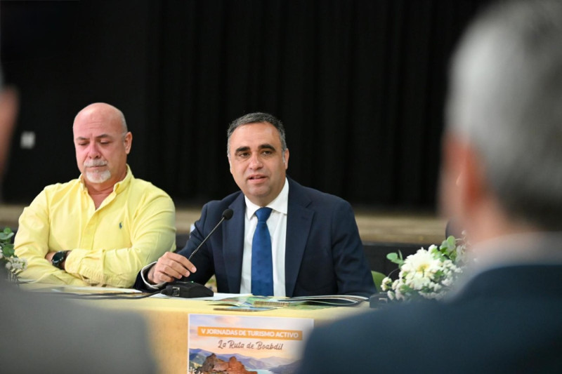 Inauguración de la jornada de turismo (DIPGRA)