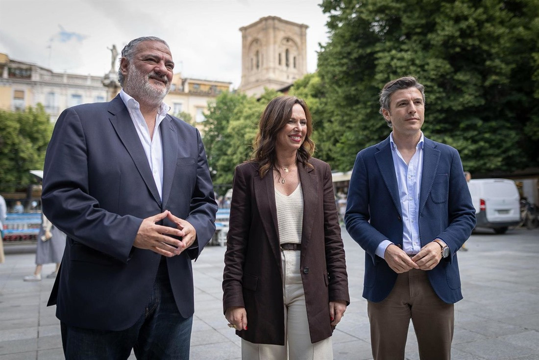 La candidata del PP a las elecciones, Rocío Díaz, y el jefe de campaña de la formación, Jorge Saavedra, han realizado un balance de estas dos semanas en la Plaza Bib-Rambla (PP)