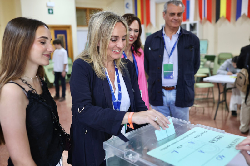 Marifran Carazo ejerciendo su derecho al voto (GPMEDIA)