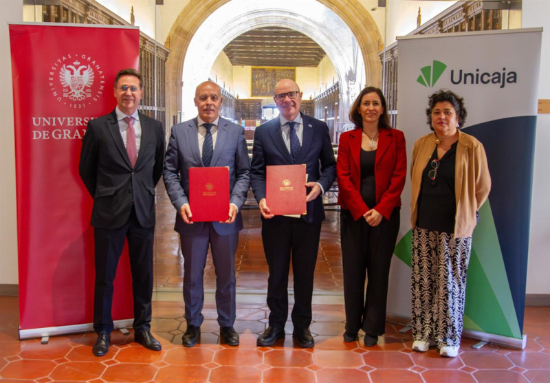 Firma del acuerdo entre Unicaja y la Universidad de Granada (UNICAJA)