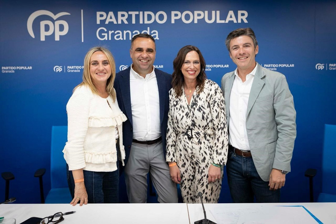 El presidente del PP de Granada, Francis Rodríguez, junto a la candidata 'popular' electa, número uno por la provincia, Rocío Díaz, la alcaldesa de Granada, Marifrán Carazo, y el secretari general de los 'populares' granadinos, Jorge Saavedra (PP GRANADA)