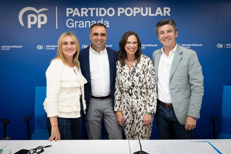 El presidente del PP de Granada, Francis Rodríguez, junto a la candidata 'popular' electa, número uno por la provincia, Rocío Díaz, la alcaldesa de Granada, Marifrán Carazo, y el secretari general de los 'populares' granadinos, Jorge Saavedra (PP GRANADA)