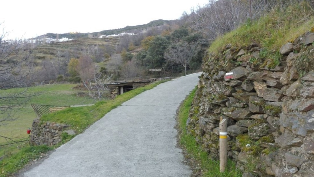 Tramo del Sendero de los Pueblos del Poqueira