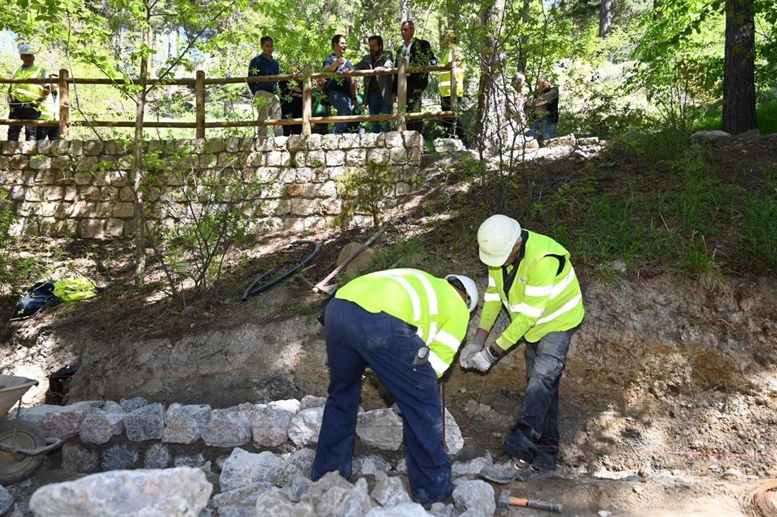 El delegado del Gobierno andaluz en Granada, Antonio Granados, ha visitado el Jardín Botánico Hoya de Pedraza (JUNTA DE ANDALUCÍA)