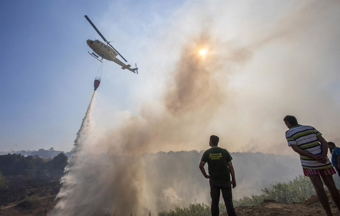 Helicóptero del Infoca (A. PÉREZ - EUROPA PRESS)
