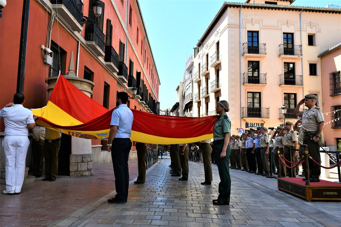 Izado de la bandera (MADOC)