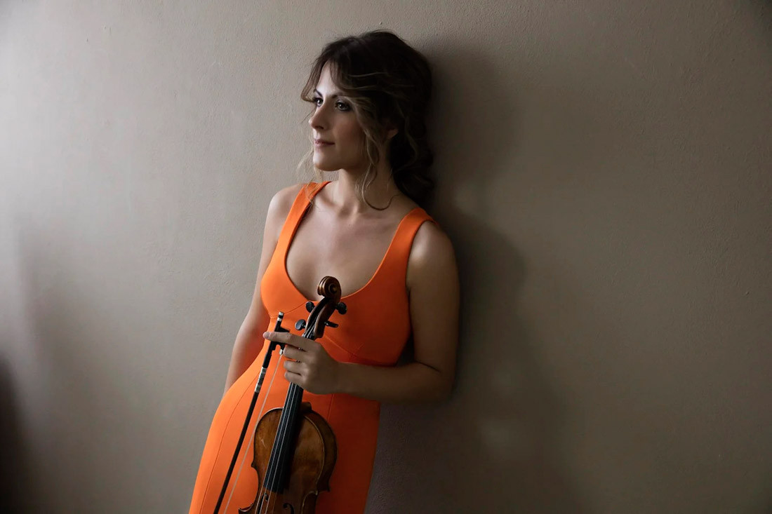 La violinista ítalo-estadounidense Francesca Dego es reconocida internacionalmente por la profundidad de sus interpretaciones y su impecable técnica estará en Úbeda y en Granada junto a la OGC para esta clausura de temporada (OCG)