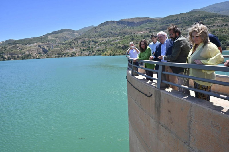 Labores de desembalse por aliviadero en la presa de Rules con la presencia de la consejera de Fomento, Rocío Díaz (JUNTA DE ANDALUCÍA)