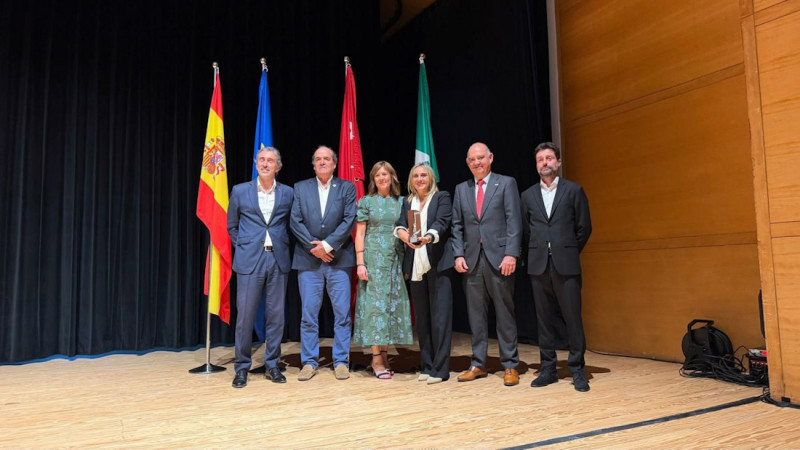 La alcaldesa de Granada, Marifrán Carazo, recoge en nombre del Ayuntamiento la Escoba de Platino 2026 (AYUNTAMIENTO DE GRANADA) La alcaldesa de Granada, Marifrán Carazo, recoge en nombre del Ayuntamiento la Escoba de Platino 2026 (AYUNTAMIENTO DE GRANADA)