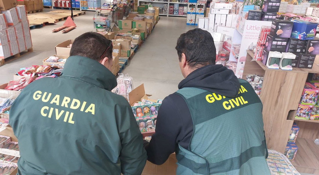 Investigado un varón de 35 años como presunto autor de un delito contra la propiedad industrial. (GUARDIA CIVIL DE GRANADA)