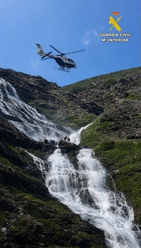 Imagen de un rescate de la Guardia Civil en Sierra Nevada (GUARDIA CIVIL)