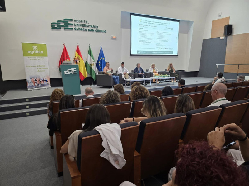 El Hospital Universitario Clínico San Cecilio ha acogido este miércoles el I Encuentro ELA para personas afectadas de esclerosis lateral amiotrófica y personas cuidadoras (JUNTA) El Hospital Universitario Clínico San Cecilio ha acogido este miércoles el I Encuentro ELA para personas afectadas de esclerosis lateral amiotrófica y personas cuidadoras (JUNTA)