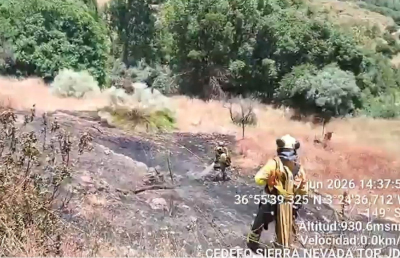 Tareas de refresco en la zona afectada por un incendio forestal en Soportújar a 17 de junio de 2026 (PLAN INFOCA)