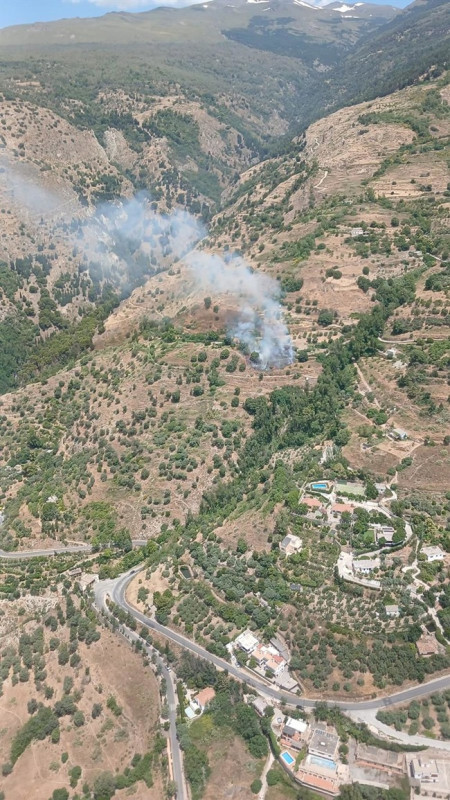 Imagen del incendio declarado el 17 de junio de 2026 en el paraje Las Hoyas del municipio granadino de Soportújar, durante cuyas tareas se halló el cadáver de un hombre de 89 años (PLAN INFOCA)