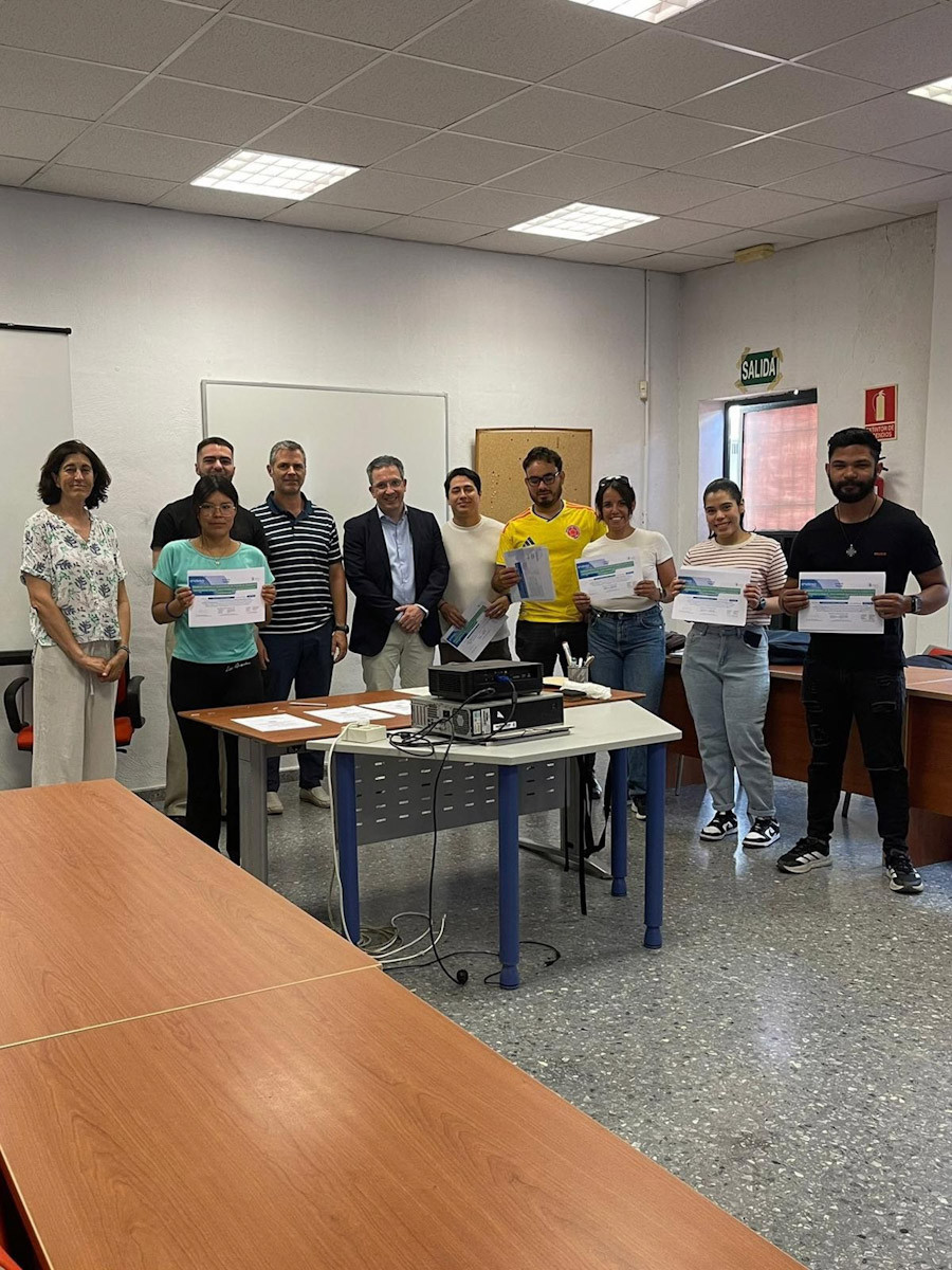 Un total de 60 personas de colectivos vulnerables se han formado en energías renovables gracias a Fundación Endesa, Fundación Magtel y el Ayuntamiento de Granada (FUNDACIÓN ENDESA)