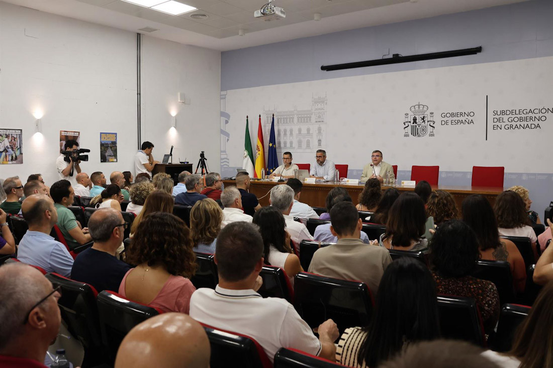 La Subdelegación del Gobierno en Granada ha acogido una reunión con alcaldes de municipios que recibirán las ayudas aprobadas por el Gobierno (SUBDELEGACIÓN DEL GOBIERNO EN GRANADA)