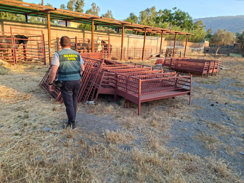 Imagen de material ganadero incautado (GUARDIA CIVIL)