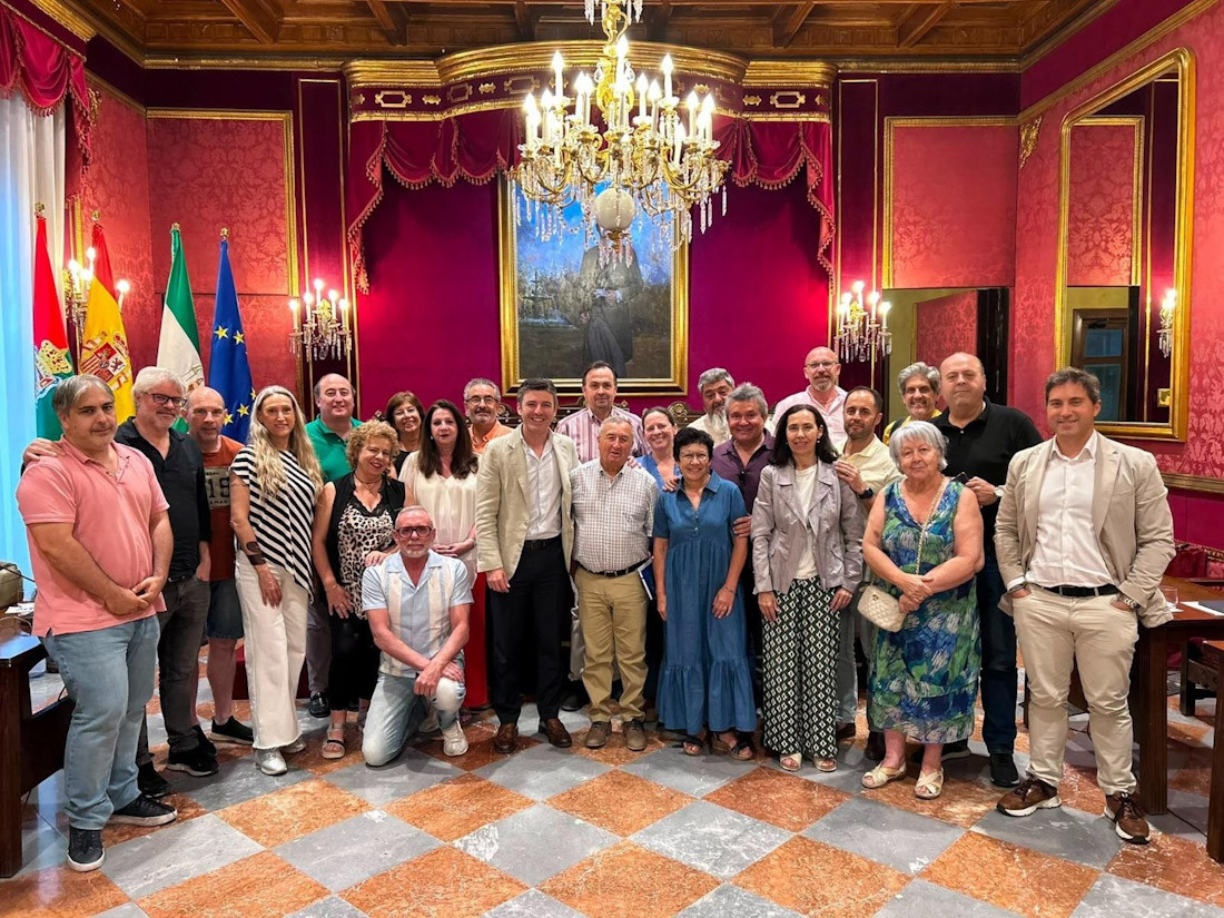 Encuentro de trabajo en el que participaron representantes de los distintos distritos de la ciudad y asociaciones vecinales (AYUNTAMIENTO DE GRANADA)