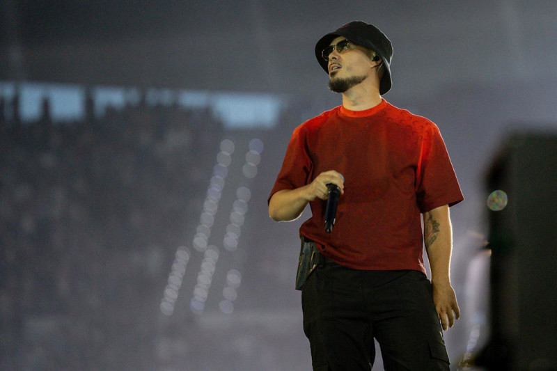 El cantante Dellafuente durante su concierto, en el Estadio Riyadh Air Metropolitano, a 20 de junio de 2025, en Madrid (RICARDO RUBIO - EUROPA PRESS)