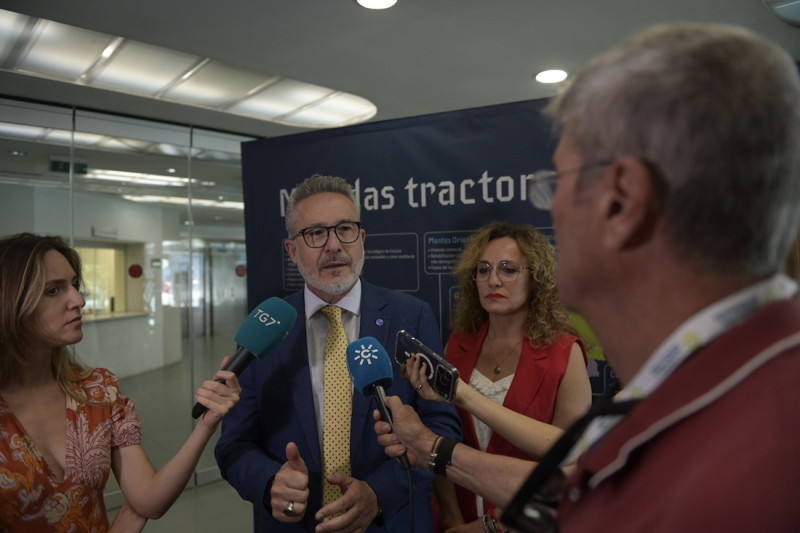 La vicepresidenta Ia de la Diputación de Granada, Marta Nievas, y el diputado de Fondos Europeos, Desarrollo, Industria y Empleo, Antonio Díaz (GPMEDIA)