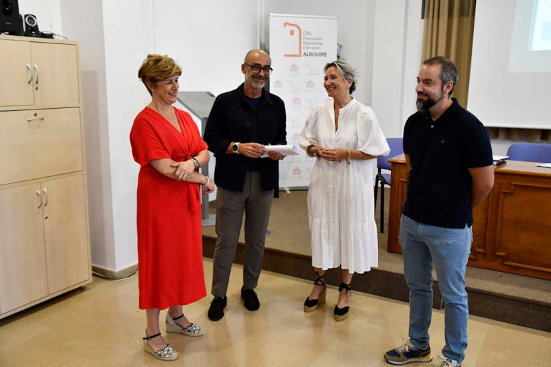 El alcalde, la concejala de Medio Ambiente y técnicos de Diputación durante la jornada participativa en el OAL (ALBOLOTE INFORMACIÓN)